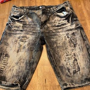 Distressed bleached road narrows shorts